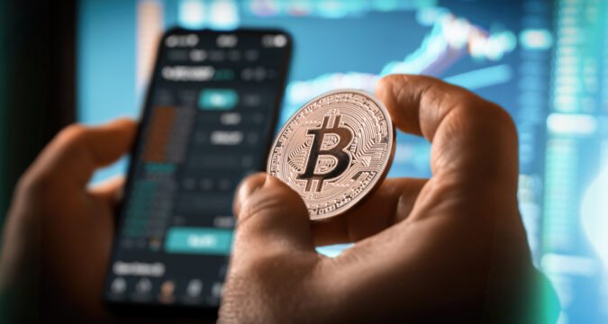 DayTraderBuyingSellingCryptoCurrencyBitcoinConcept | Online Trading Secrets Crypto Trader James Wynn Loses Over $25 Million on Bitcoin Bet