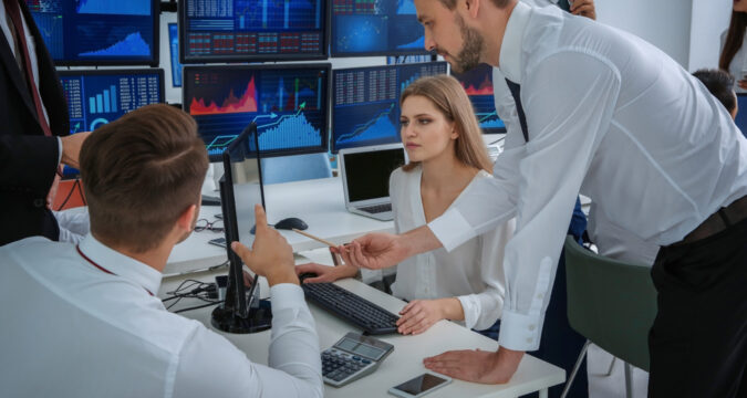 StockTradersWorkingInOffice | Online Trading Secrets Reseña de XMR Markets: Todo lo que ofrece este bróker profesional